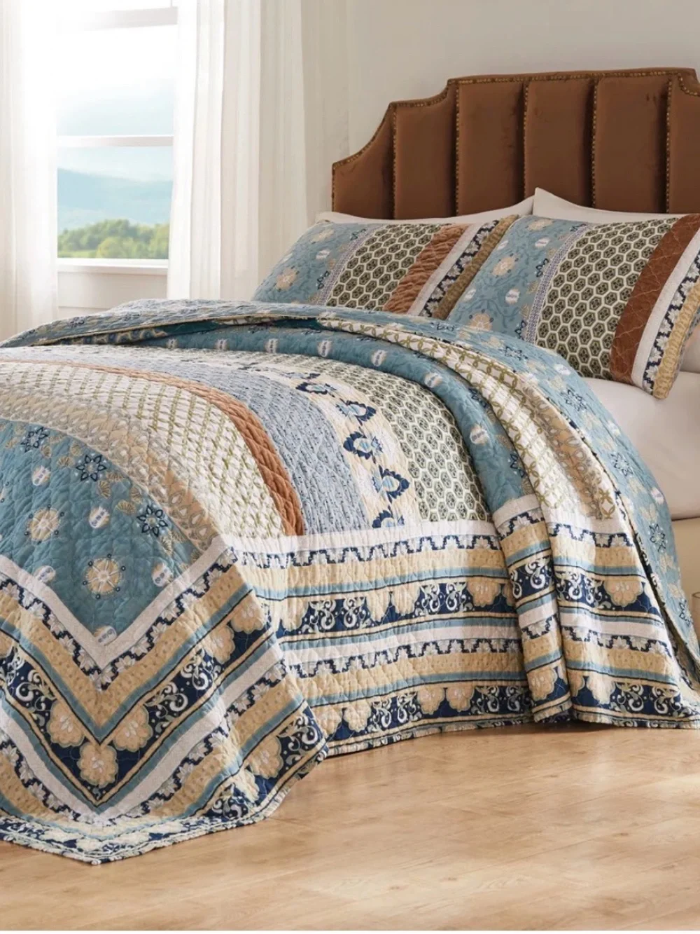 LNWOT JUMBO KING reversible quilt/2 sham set